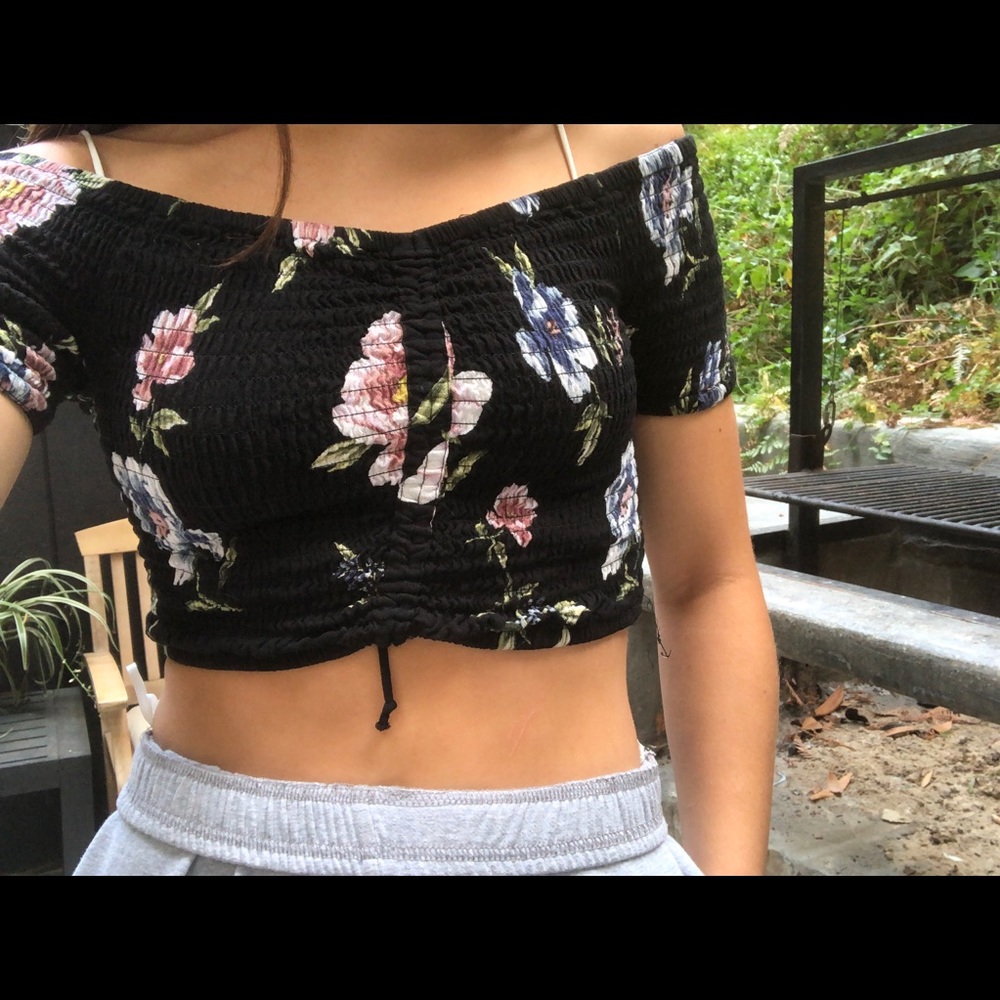 Kendall and Kyle collection off the shoulder - Picture 2 of 6